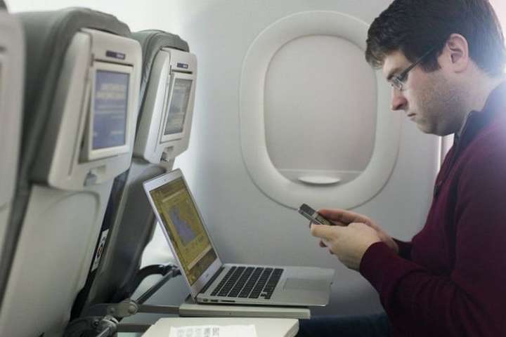 МАУ хоче продавати пасажирам інтернет в літаках за 23 долари