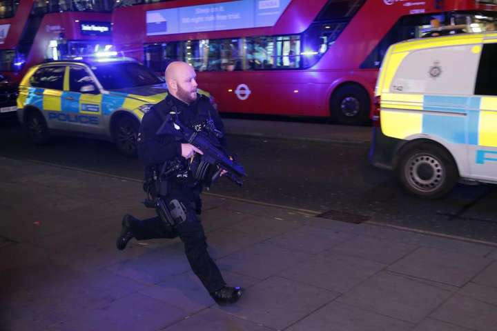 Поліція Лондона не знайшла підтверджень стрілянини: станції метро відкрили
