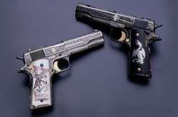 НАБУ відкрило справу про дарування Аваковим нагородної зброї