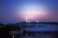 Жителів столиці попередили про сильні тумани