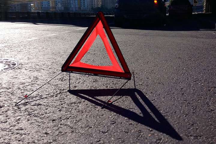 На Львівщині фура в’їхала в автобус: постраждали 12 людей