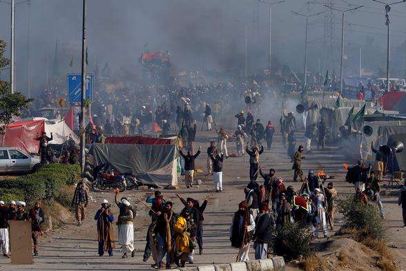 Влада Пакистану залучила армію проти демонстрантів у центрі столиці