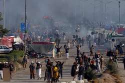 Влада Пакистану залучила армію проти демонстрантів у центрі столиці