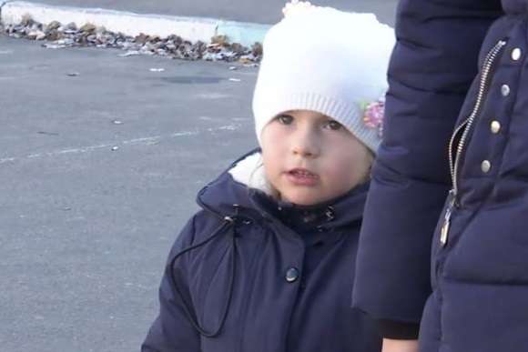 У Миколаєві вихователька ногами побила дівчинку на очах у її матері 