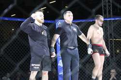 Український боєць з державним прапором за спиною знищив росіянина (відео)