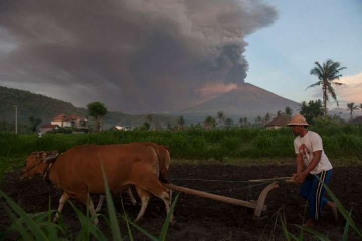 Влада Індонезії приготувалася до вибухового виверження вулкану Агунг