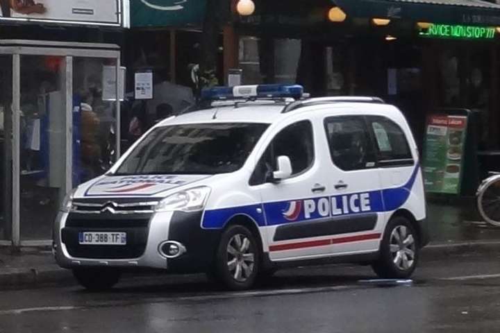 Поліція у Франції відкрила вогонь по автомобілю з мігрантами