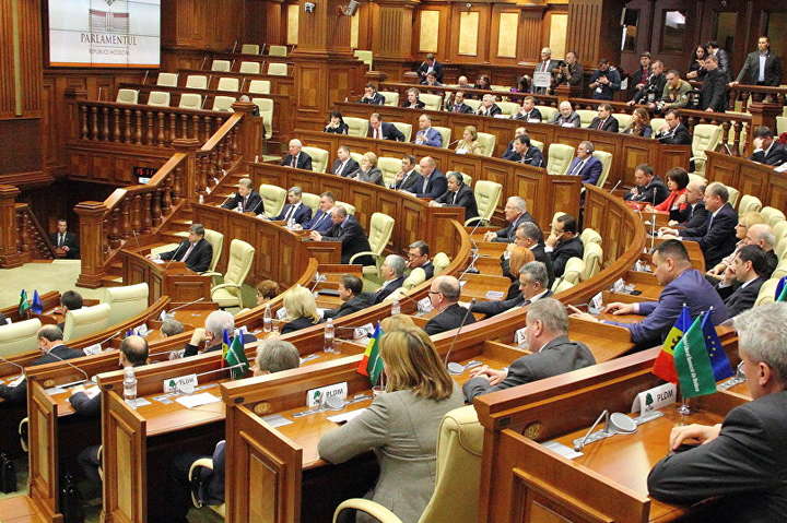 Парламент Молдови відмовився направляти своїх депутатів у Москву