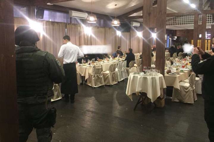 Поліція зірвала «сходку» кримінальних авторитетів: спецпризначенці прийшли прямо до ресторану