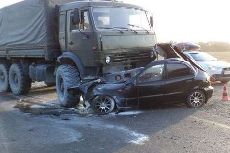 КамАЗ бойовиків «ЛНР» розчавив легкову автівку (фото)