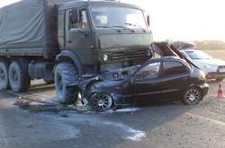 КамАЗ бойовиків «ЛНР» розчавив легкову автівку (фото)