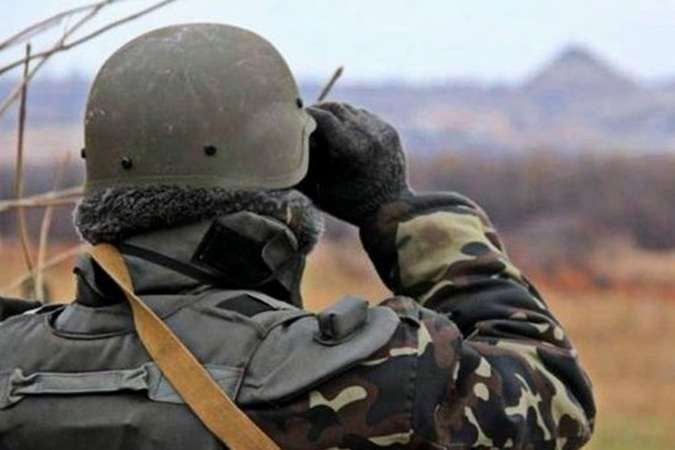 На Донбасі диверсанти напали на арсенал зброї: поранено військового