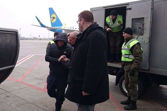 Україна екстрадувала до Франції «короля шахраїв»