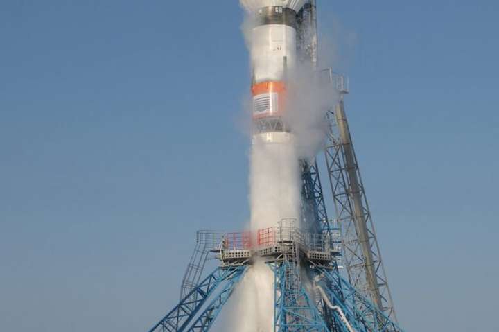 Россия запустила в космос обновленную ракету «Союз» (фото, видео)