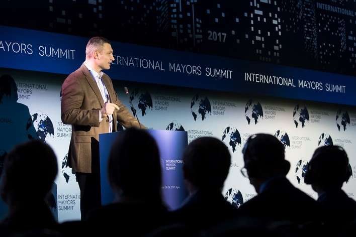 Кличко на Міжнародному саміті мерів розповів, як Київ успішно впроваджує «розумні» технології