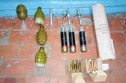 Поліція знайшла у 16-річної мешканки Авдіївки боєприпаси та вибухівку