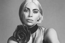 Вся в блестках: Ким Кардашьян снялась обнаженной для рекламы своей косметики