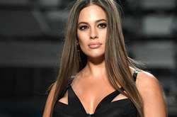 Модель plus-size Эшли Грэм удивила поклонников узкой талией