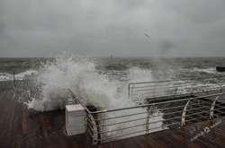 Ноябрьский шторм в Одессе: появились впечатляющие фото