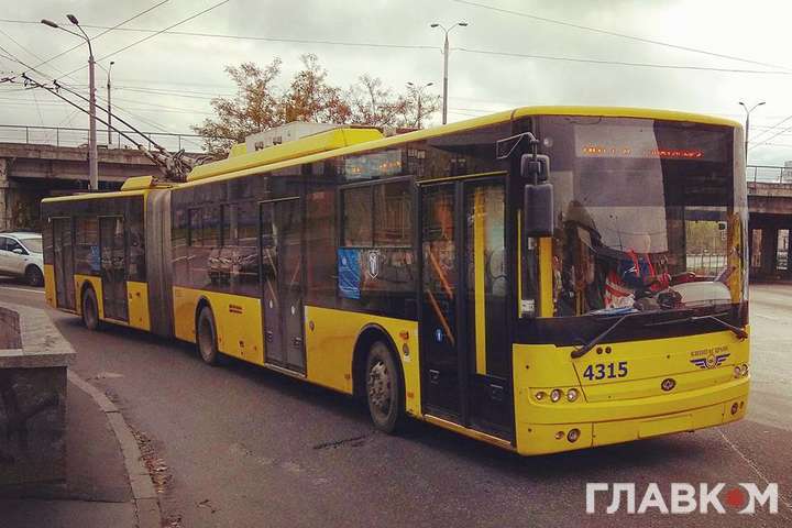У столиці два тролейбусних маршрути змінять режим роботи