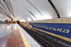 В киевском метро пассажир упал на рельсы