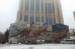 Мурал на Печерском отделении полиции в Киеве