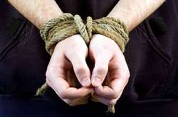 На Тернопільщині підлітки взяли у полон школяра через борг у 15 гривень 