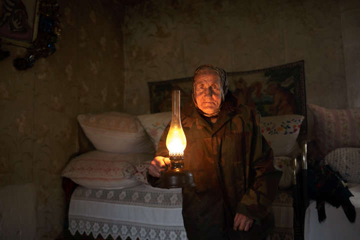 Бойовики відключили електрику в селі на Донеччині 