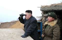 Глава КНДР Кім Чен Ин спостерігає за пуском ракети