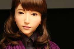 Журнал Vogue снял фотосессию с роботом-андроидом