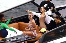 Прогулки на яхте и шопинг: После шоу Victoria's Secret Белла Хадид развлекается в Маями