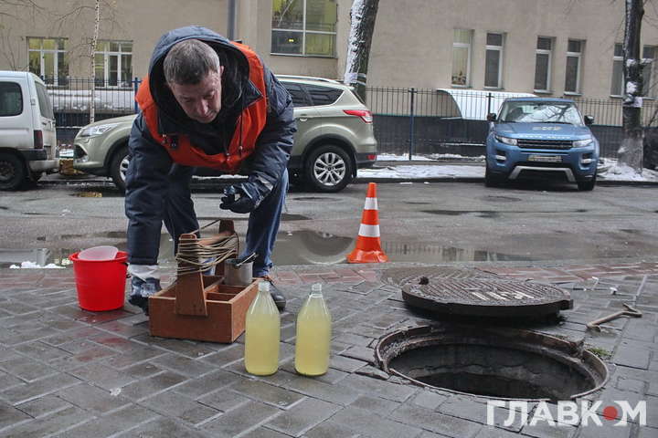 Екологічна облава в центрі столиці. «Київводоканал» влаштував перевірку каналізації елітного бізнес-центру (фото, відео)