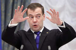 Медведєв запевнив, що гроші на виплату пенсій є