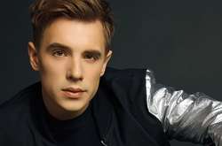 Вадима Олейника приковали цепями к металлическому стулу