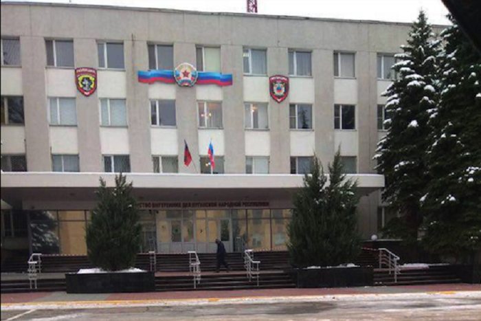 В окупованому Луганську на адмінбудівлях з'явилися російські прапори (фото)
