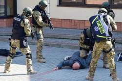 Стрілянина на військовій базі у Польщі: є загиблий