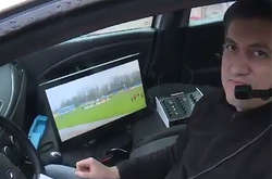 Румунський коментатор змушений був вести репортаж зі своєї автівки (відео)