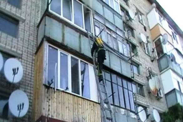 У Одесі пенсіонер пролетів два поверхи і залишився живий