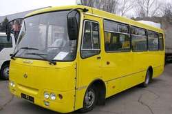 Водитель киевской маршрутки рванул через перекресток на красный (видео)