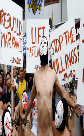 На Філіппінах студенти влаштували голий забіг проти політики Дутерте