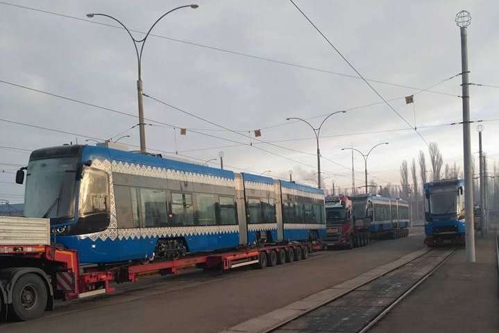 У Київ приїхали новенькі трамваї із Польщі (фото)