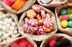 В Англії чоловік за тиждень вкрав з магазину цукерок на $850