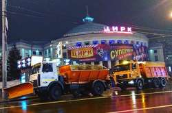 Негода у Києві: сьогодні на дорогах посилено працює спецтехніка