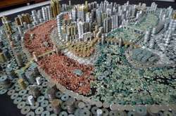 Неймовірні фігури та інсталяції створені з монет