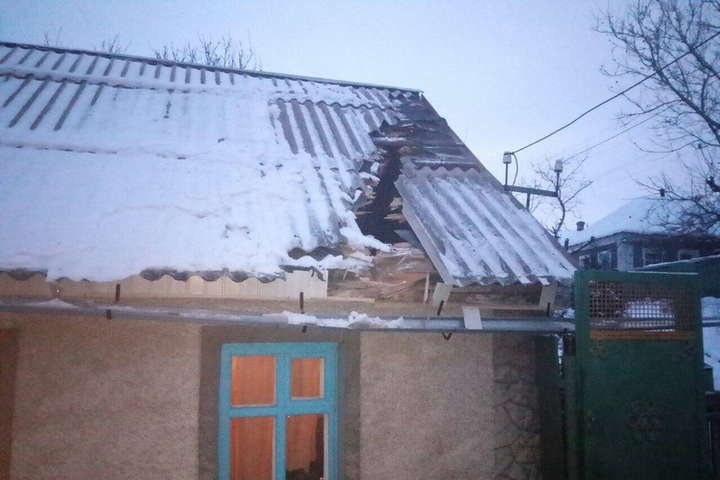 Бойовики обстріляли Авдіївку: у житловий будинок влучила міна