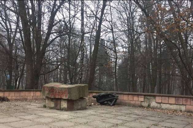 У Львові невідомі пошкодили пам’ятник комуністу Великановичу