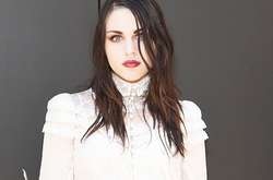 Дочь Курта Кобейна официально развелась с мужем 