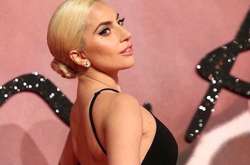 Леди Гага впервые показала обручальное кольцо c огромным бриллиантом