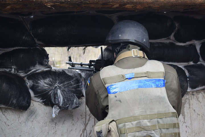 Ситуація в АТО: українських бійців обстрілюють з мінометів, гранатометів та піхотного озброєння