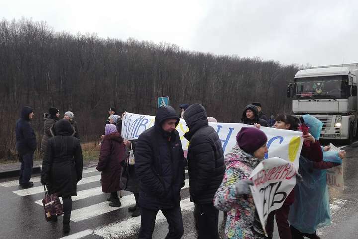 На Харківщині мешканці селища перекривали дорогу через відсутність опалення